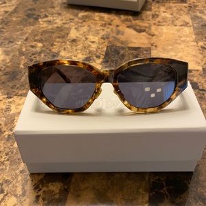 DEZI CHARGE IT IN TORTOISE